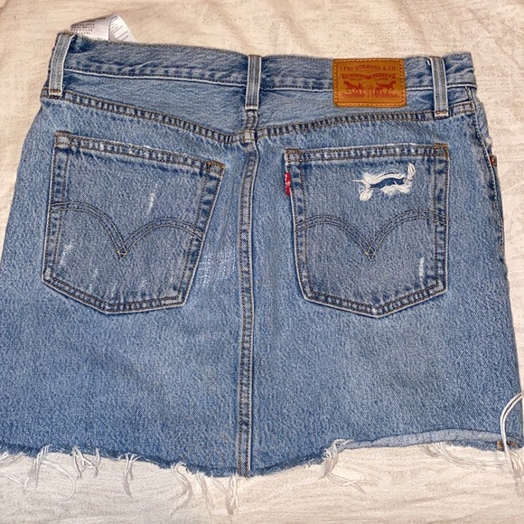 Selling a levi’s skirt - Picture 2 of 2